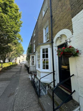 2 Bed Georgian cottage, Ramsgate